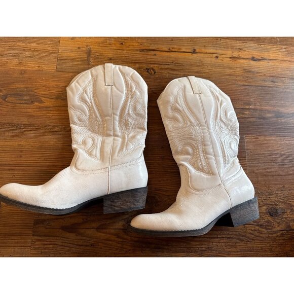 Coconuts by Matisse Shoes - Coconuts by Matisse white dusty western boots Size 7.5M Women Brand New